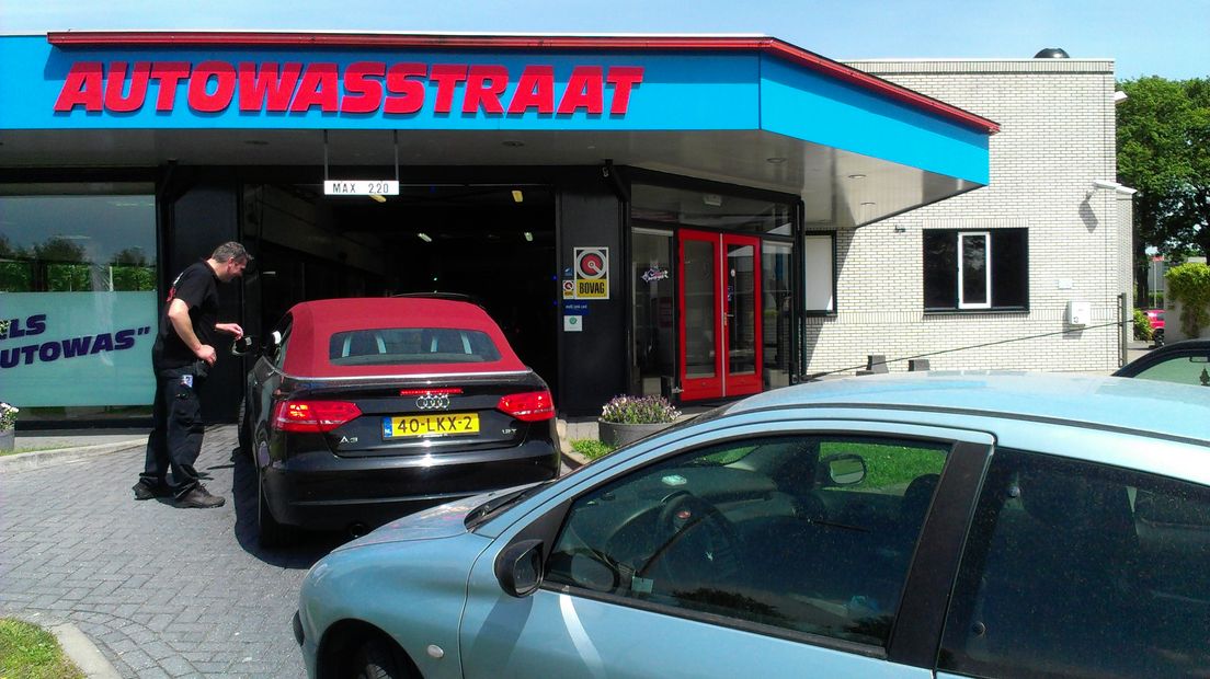 Archieffoto van een autowasstraat
