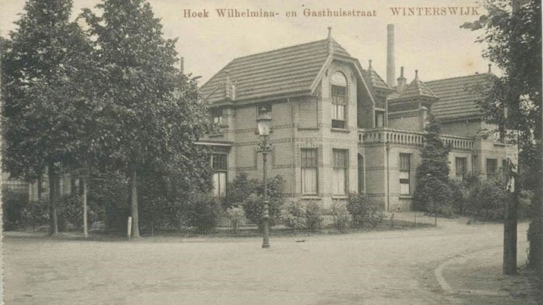 Woonhuis Geziena op de hoek van de Wilhelminastraat met de Gasthuisstraat.
