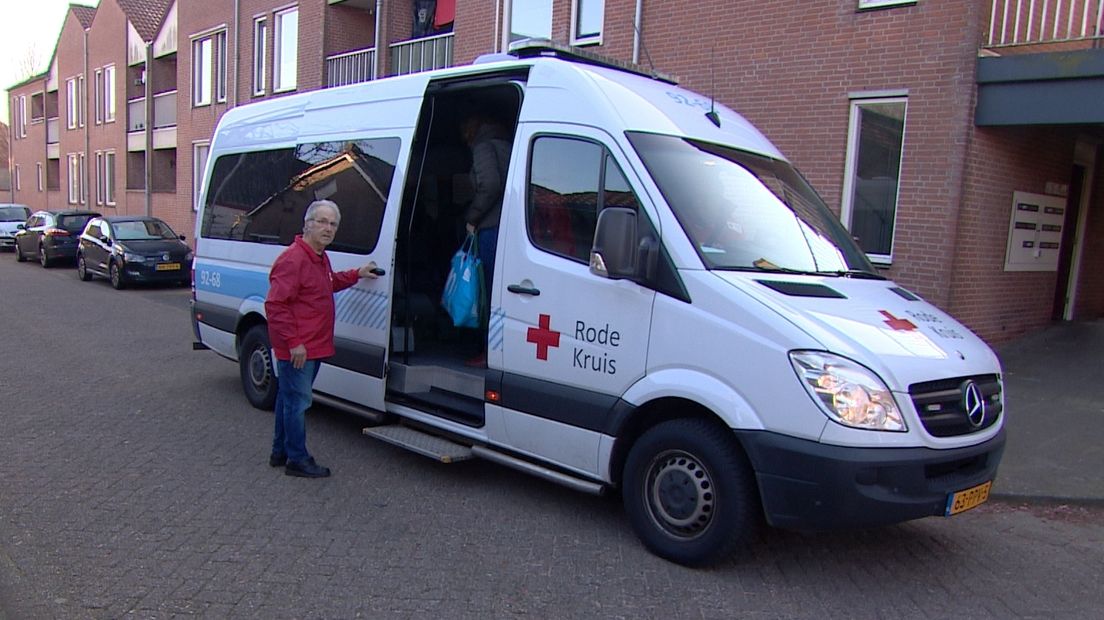 Lou Geuze (80) is al zestig jaar vrijwilliger bij het Rode Kruis