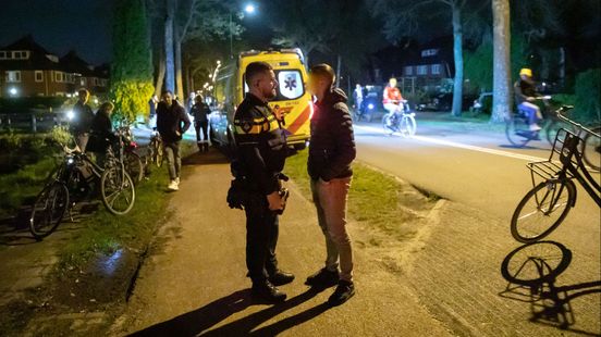 Koningsdag Baarn loopt uit de hand: tientallen jongeren keren zich tegen de politie