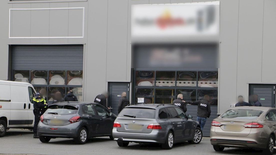 Er zijn drie mensen aangehouden bij de actie van FIOD