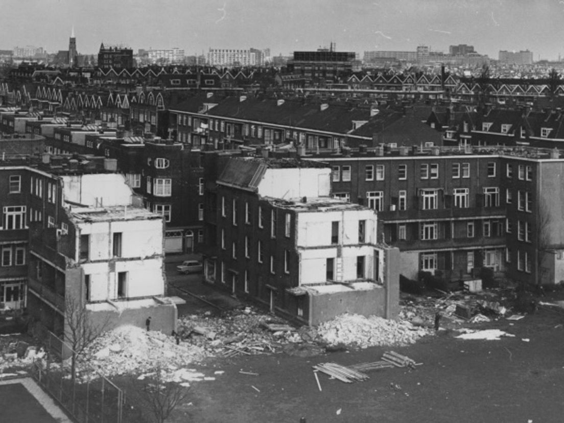 Maart 1968: sloop van panden die bij het bombardement op 31 maart 1943 beschadigd zijn geraakt
