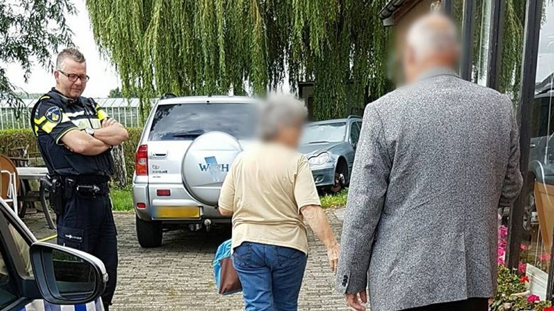 Politie geeft lift aan bejaarde die naar huis wil lopen