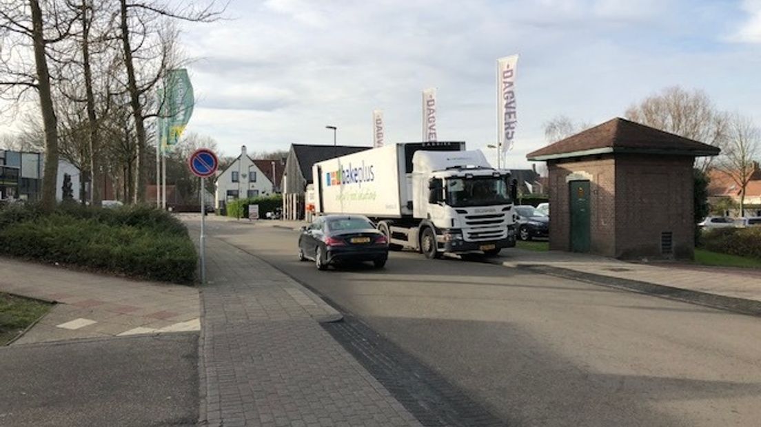De geplande locatie aan de Stenevate zou een onveilige situatie opleveren voor het verkeer