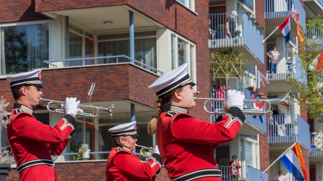 De trompettisten van OBK speelden op verschillende plaatsen in Rhenen het Wilhelmus, onder andere bij verzorgingshuis de Tollekamp.