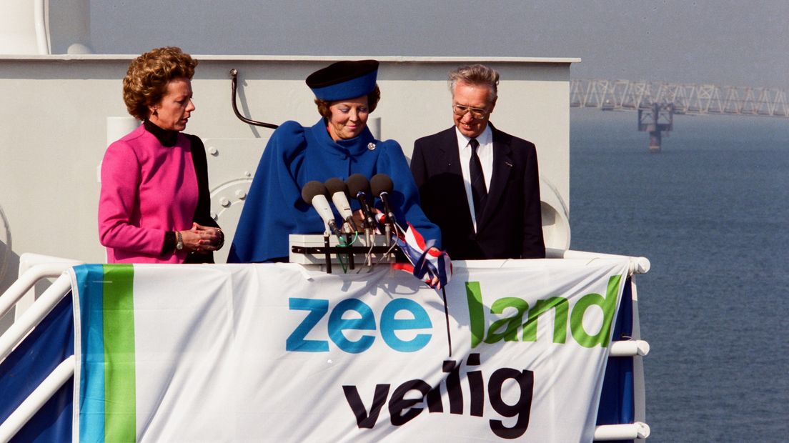 1986 - Opening Oosterscheldekering door Prinses Beatrix.