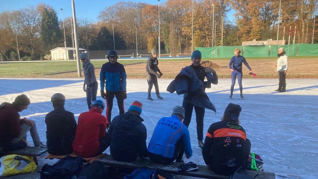 In Oosterbeek stonden de schaatsers al op het ijs woensdagochtend.