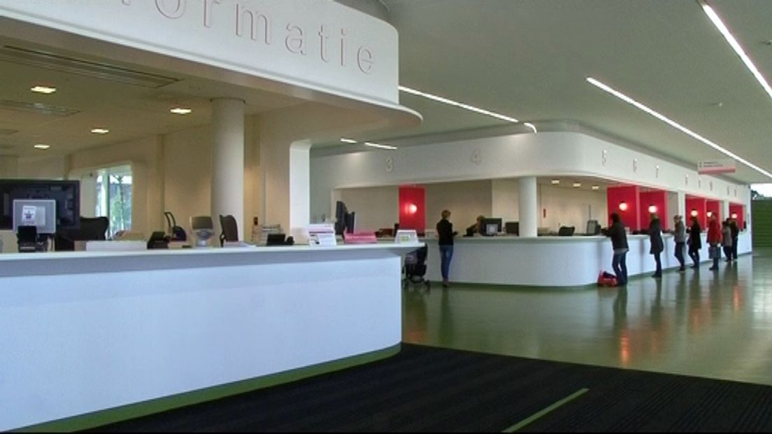 De gemeente Emmen en gedeputeerde Henk Brink liggen niet op één lijn