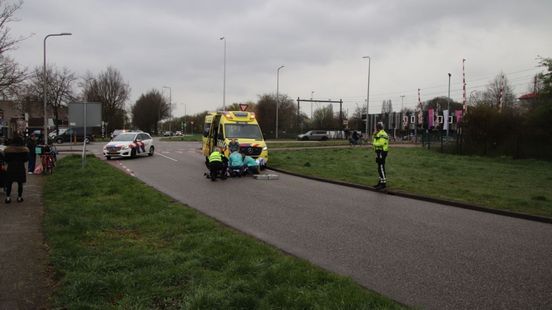 112 Nieuws: Oudere vrouw op fiets raakt zwaargewond bij aanrijding in Zwolle.