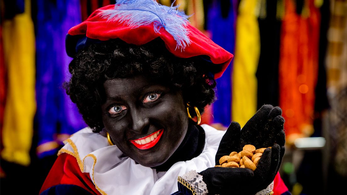 Zwarte Piet met pepernoten