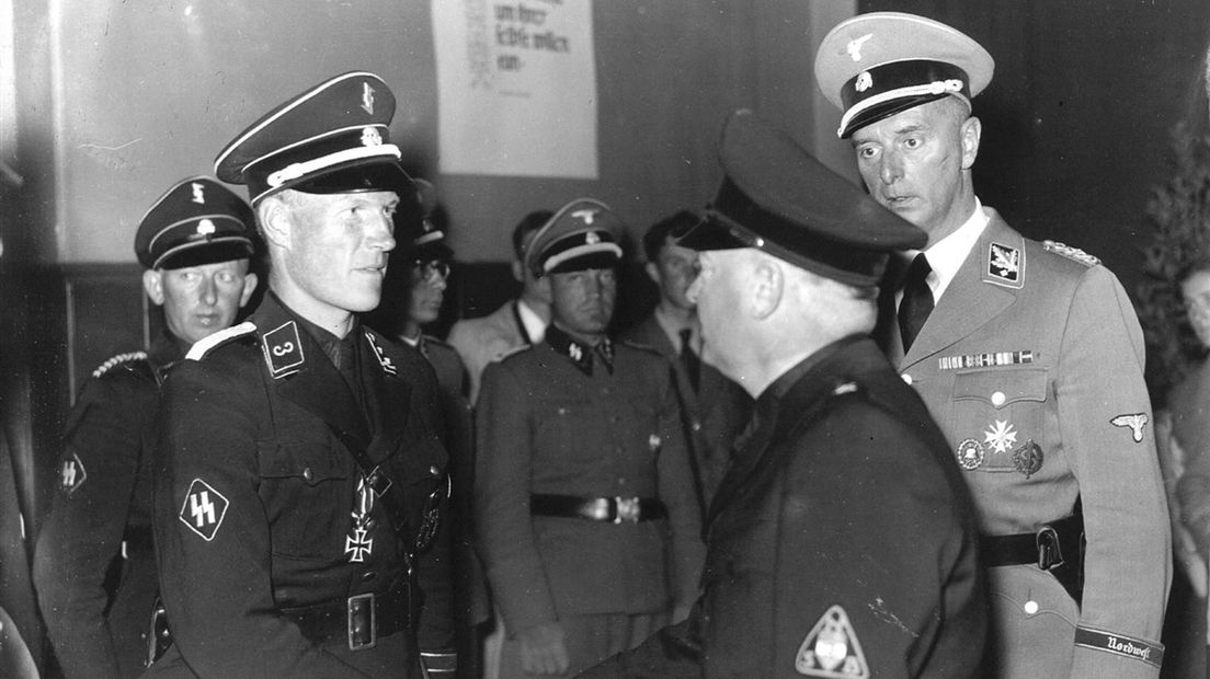 SS-politiechef Hanns Rauter (uiterst rechts) trad keihard op tegen de stakingen
