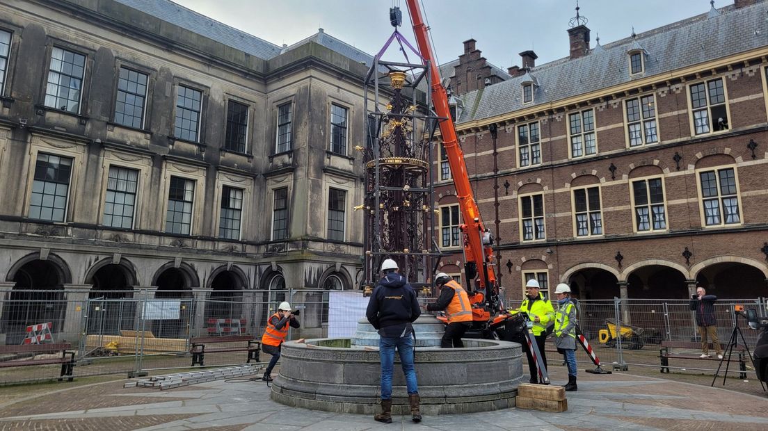 De fontein wordt weggehaald voor renovatie