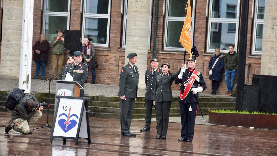 28 militairen zijn zaterdag in Hengelo beëdigd
