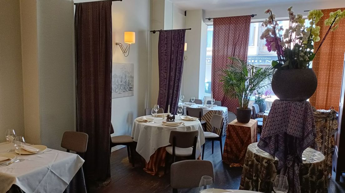 Het interieur van het voormalige restaurant The Raffles
