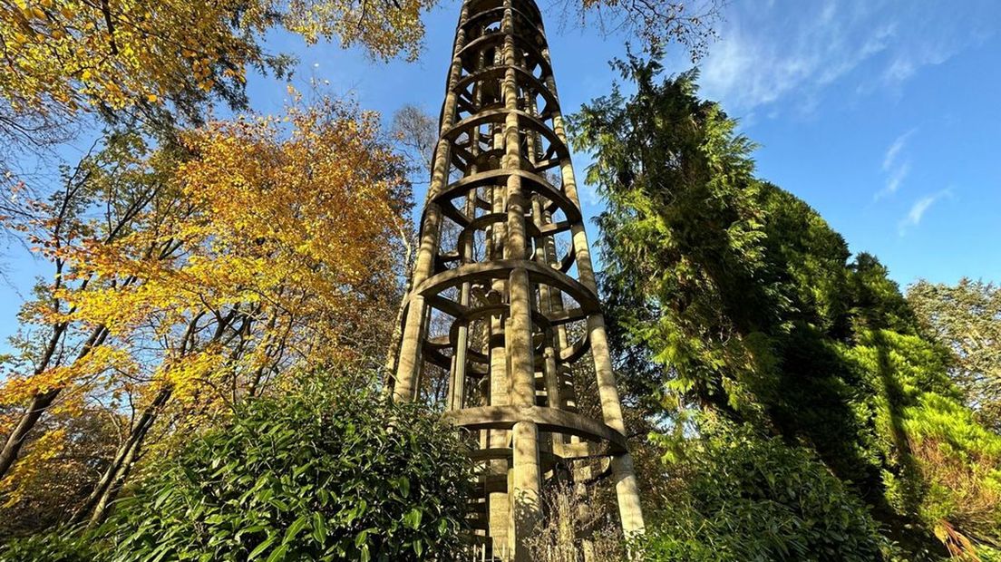 De toren staat er nu nog steeds.