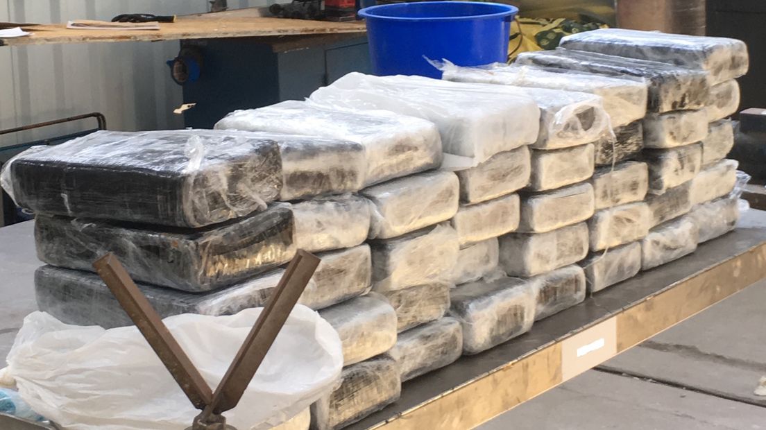 Honderd kilo cocaine gevonden in vat ananassap