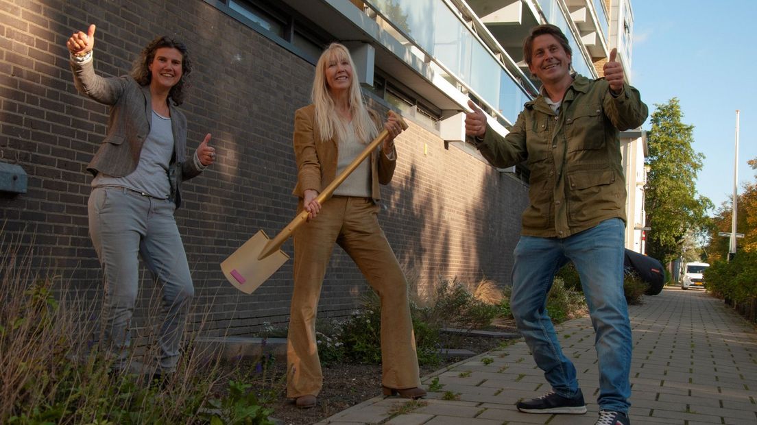 Wethouder Liesbeth van Tongeren met de Gouden Schep