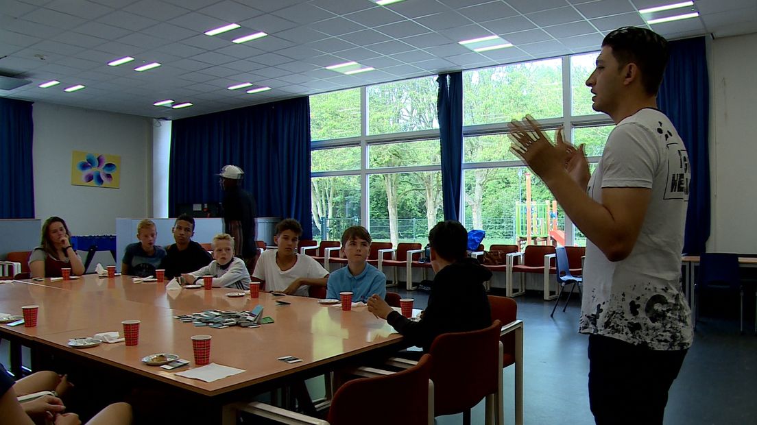 Scholieren maken 'wereldreis' door Middelburg