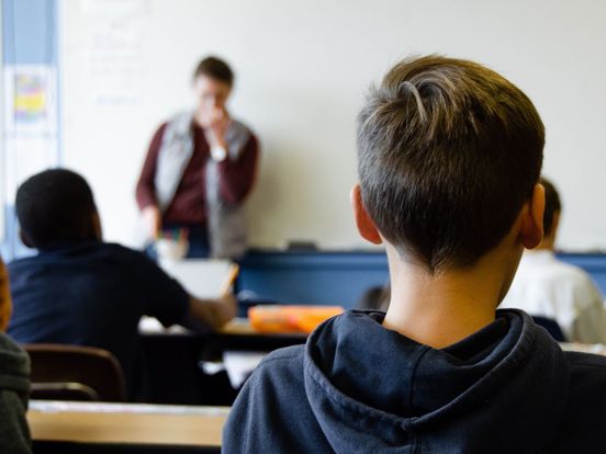 Schoolspullenpas is komend jaar minder waard: 'Gemeente moet juist gezinnen in armoede steunen'