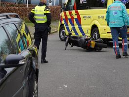 Scooterrijder gewond naar ziekenhuis na ongeluk met automobilist in Peize