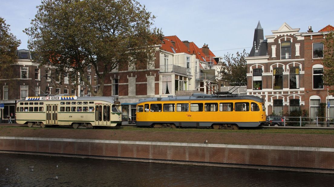 De HTM-trams stapten al snel over op de kleur van het streekvervoer: donkergeel