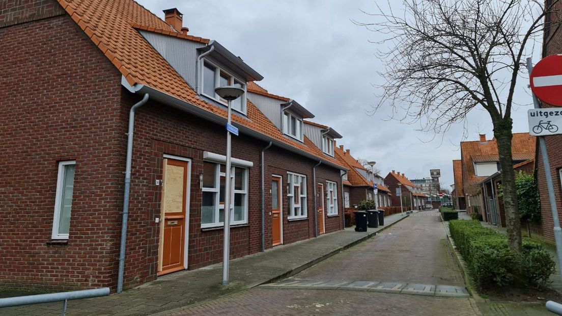 De politie viel vanochtend een huis binnen in de wijk Mekkelholt in Enschede