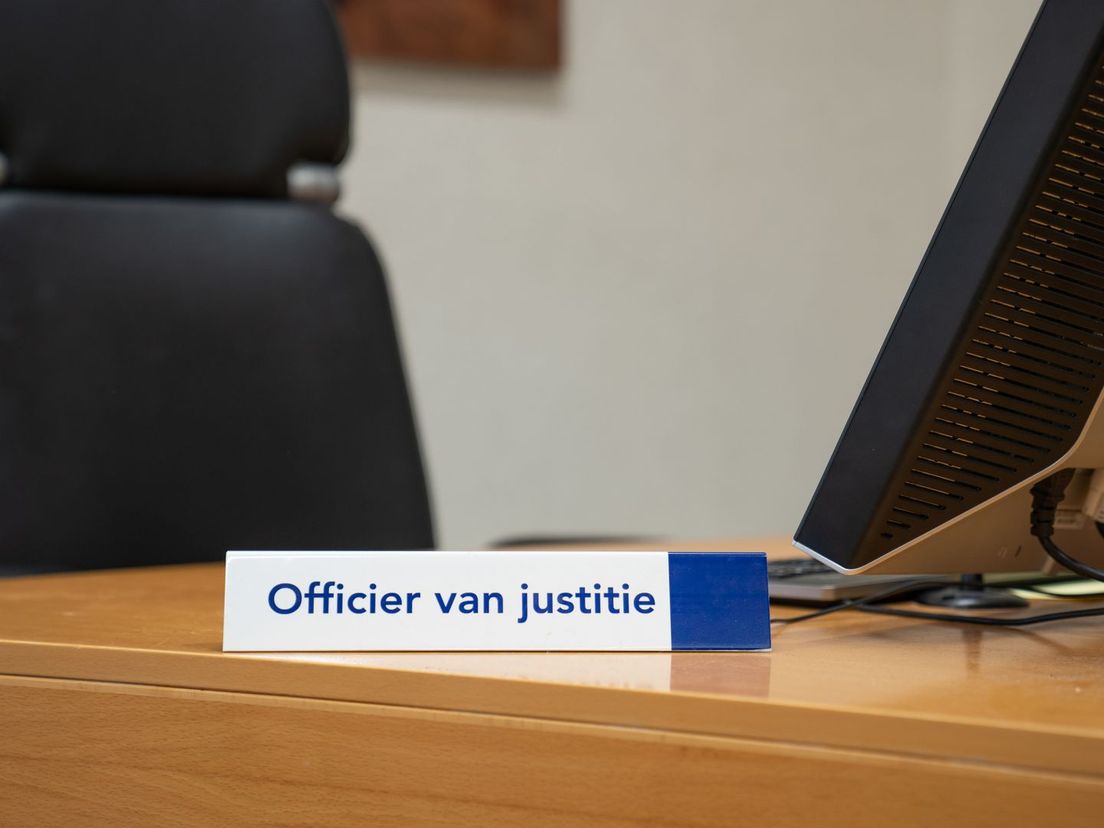 rechtbank_bordje_officier_van_justitie