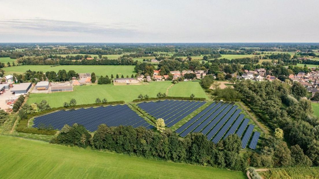 Visual impression van hoe het zonnepark in Zieuwent eruit zou moeten komen te zien.