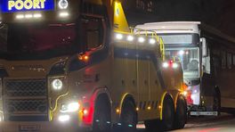 Elektrische bus strandt op fietspad in Stad