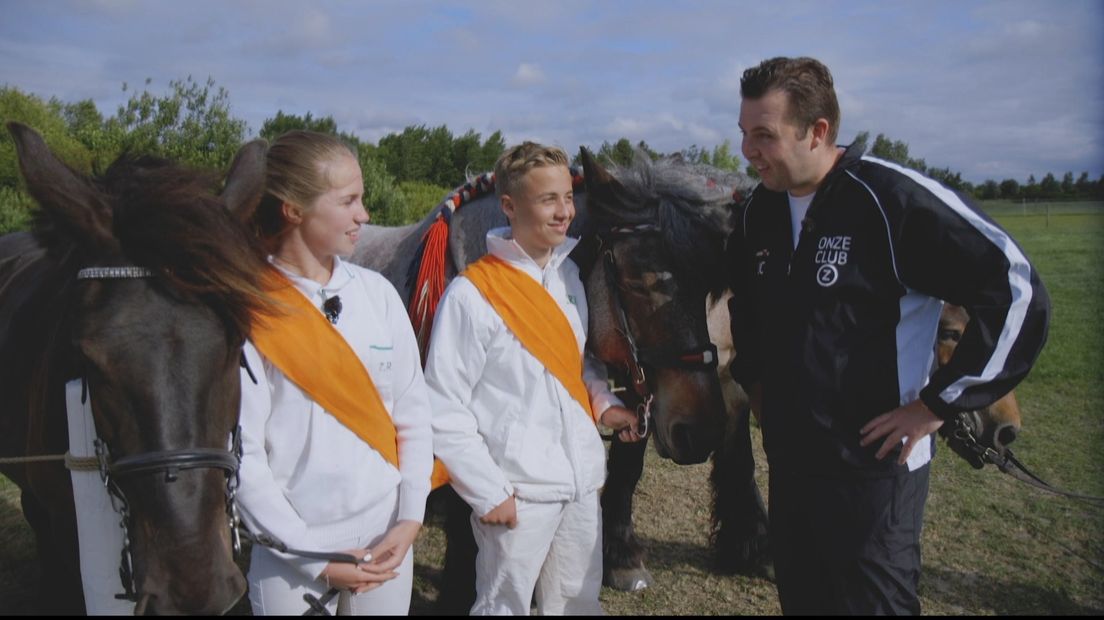 Presentator Jan-Jaap Corré met de talenten Vera Hazelaar en Bart Jobse