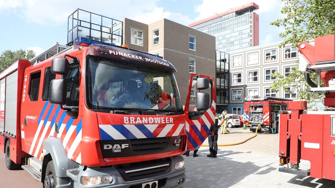 De brand woedde op de bovenste verdieping van het pand