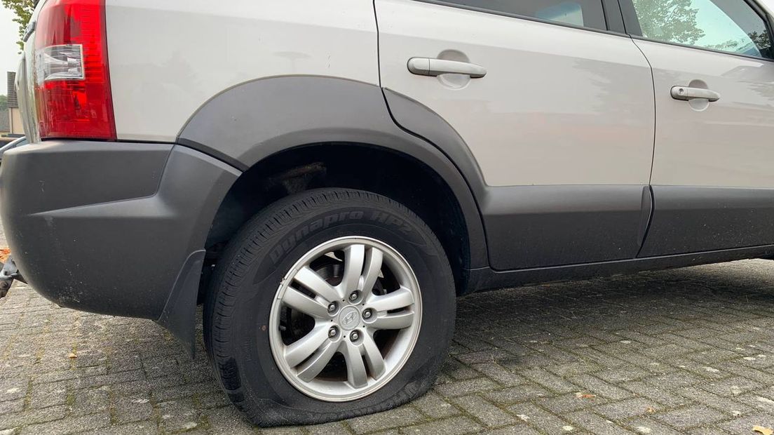 Hyundai Tucson met lekke band