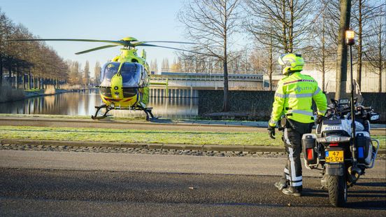 Traumahelikopter landt in Leidsche Rijn na ongeval bij bergingsbedrijf Collewijn. Traumahelikopter landt in Leidsche Rijn na ongeval bij bergingsbedrijf Collewijn.