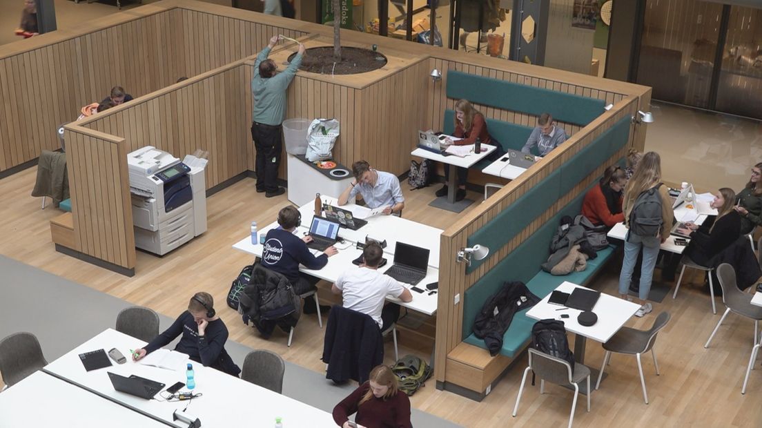 Studenten aan het werk in het TechMed Centre in de Univeristeit Twente
