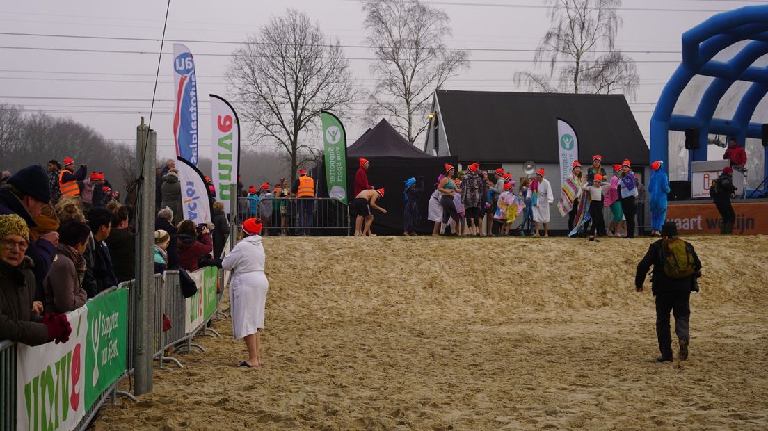 Klaar voor de start - Nieuwjaarsduik Assen