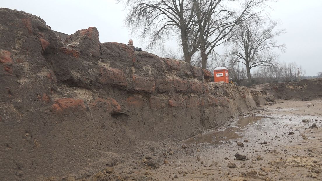 Middeleeuws tolhuis opgegraven langs A1 bij Deventer: "Heel bijzonder"