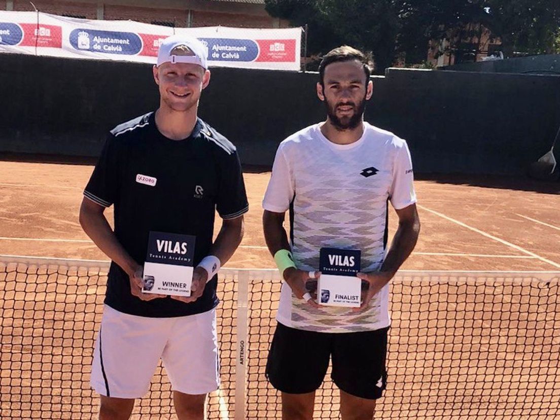 Max Houkes wint na dubbel- ook singletoernooi op Mallorca