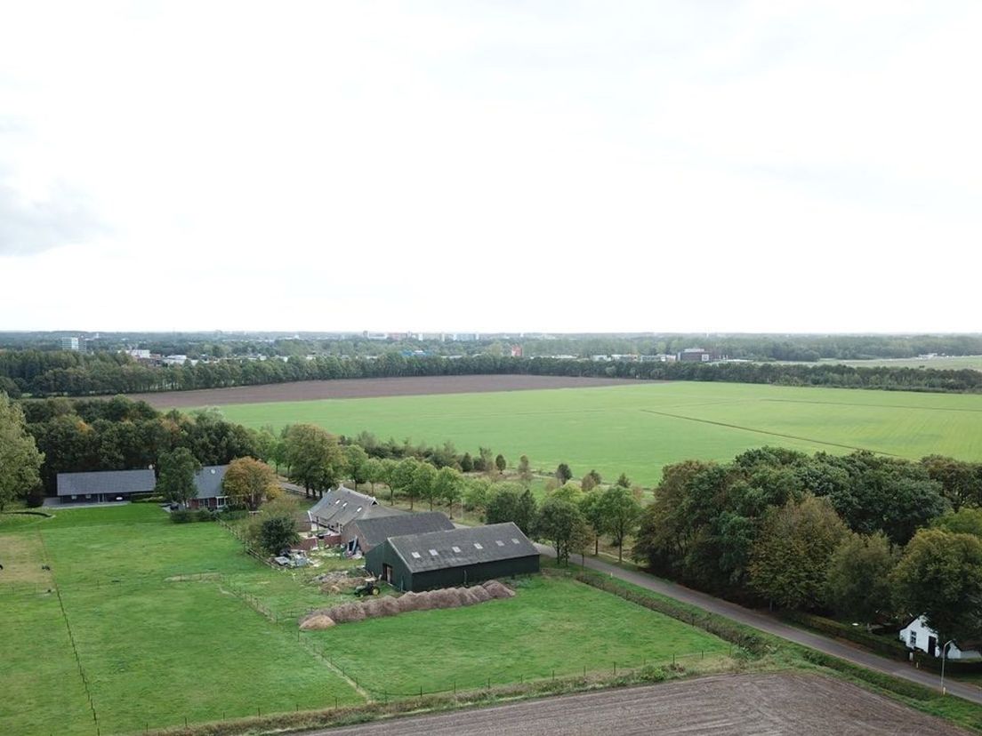 De herenboeren van Assen stichten aan de zuidkant van Rhee (landerijen rechts) hun Rheehoeve (Rechten: RTV Drenthe)