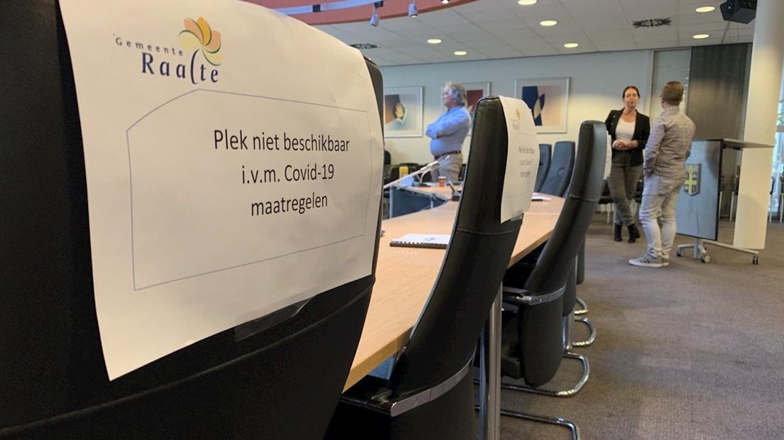 Gemeenteraad Raalte voor het eerst fysiek bijeen sinds uitbraak corona