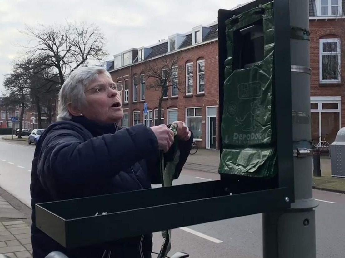 Ria vult meerdere keren per maand de zakjes bij