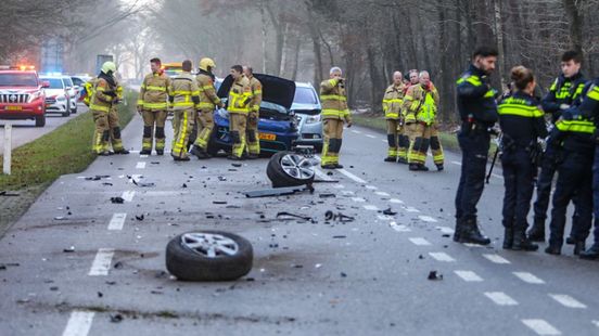 Drie gewonden na ongeval met vier autos in Uddel.