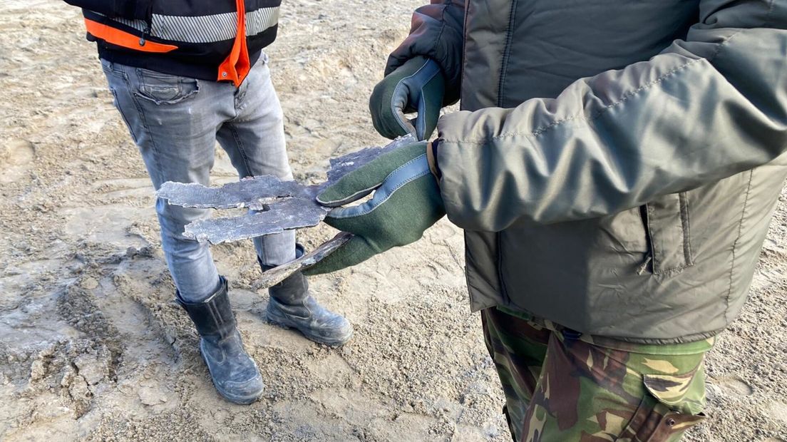 Scherven van de vliegtuigbom die eind januari in Breskens werd gevonden