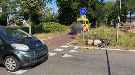 Scooterrijder ernstig gewond na botsing met auto