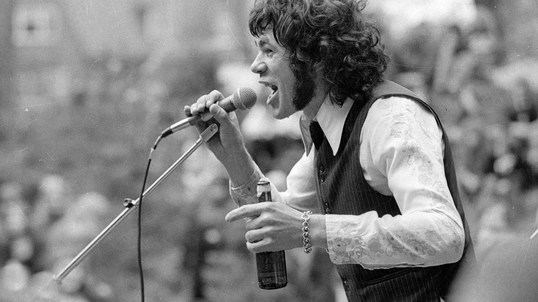 Bennie Jolink tijdens het roemruchte optreden tijdens Lochempop 1975.