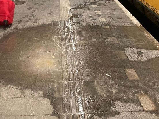 Vieze vlek op Den Haag Centraal heeft eigen Instagramaccount: wat is er aan de hand?