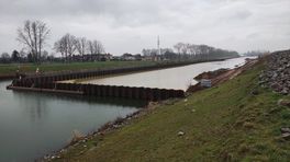 Bouwkuip Julianakanaal volgestroomd: scheepvaart ligt stil