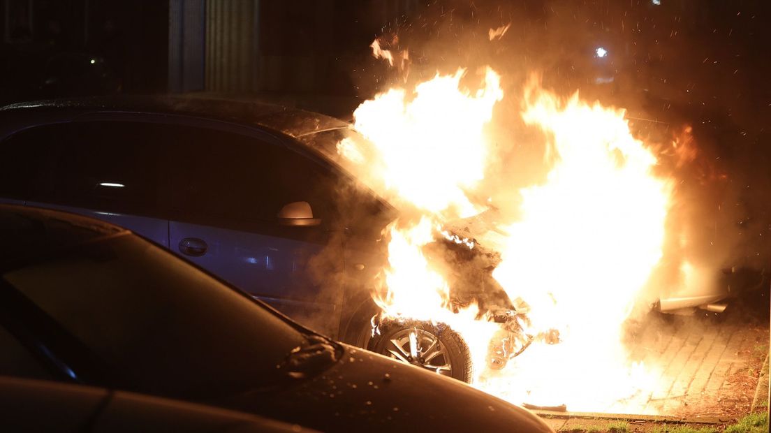 De autobrand aan de Noordpolderkade in Den Haag