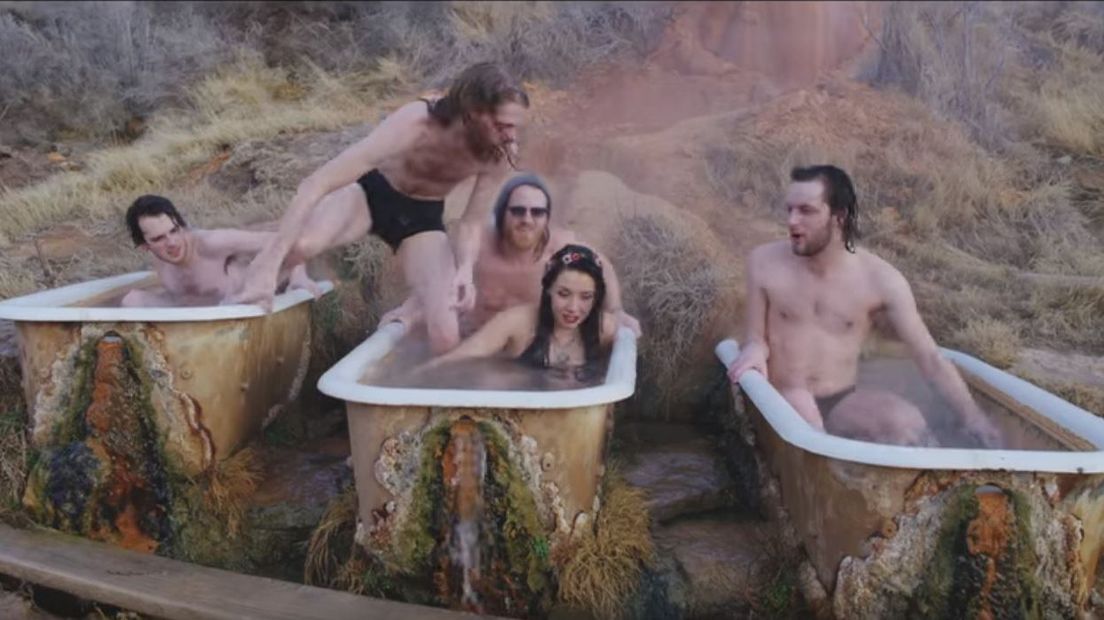 Screenshot uit de clip Hit It & Do It Again, opgenomen in Salt Lake City