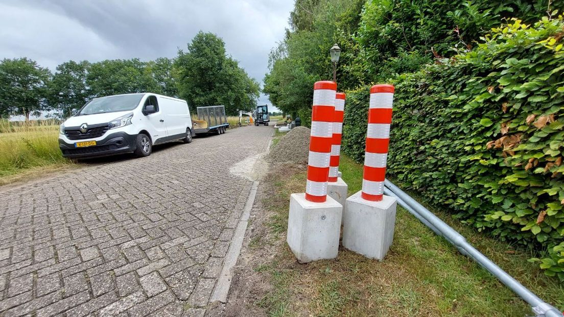 Een van de chicanes wordt aan de Haarweg in Heino aangelegd