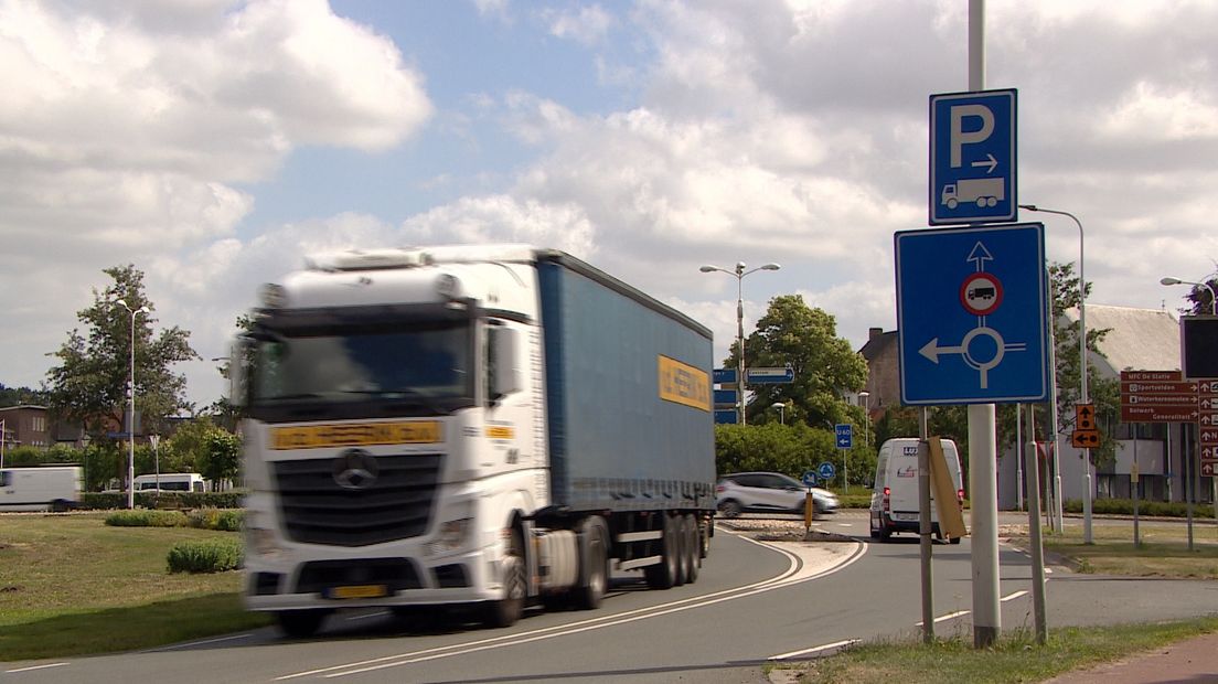 Bewoners Sas van Gent zijn vrachtwagens beu: 'De brokken vallen uit de muur'